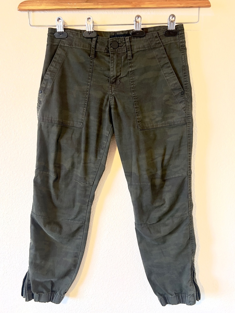 Santuary Women’s Camo Cargo Pants  Ankle Olive Size M